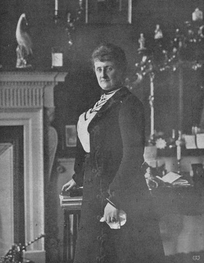 Lady Lansdowne aan haar schrijftafel, ca. 1903 door Unbekannt