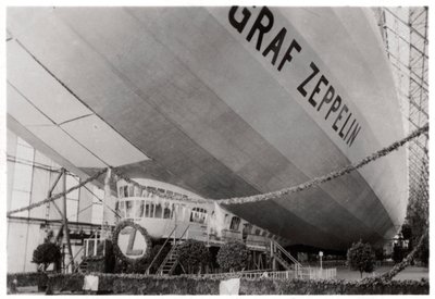Lancering ceremonie voor Zeppelin LZ127 Graf Zeppelin, Friedrichshafen, Duitsland, 9 juli 1928, 1933 door Unbekannt