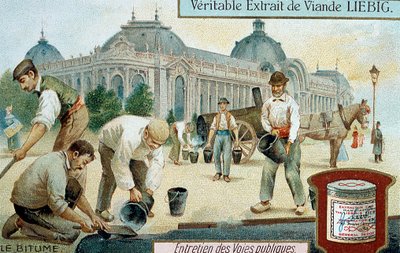 Aanleggen van een bitumen wegdek in een straat in Parijs, c1900 door Unbekannt