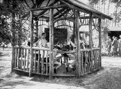 Leren in het bos van Charlottenburg, Berlijn, Duitsland, 1922 door Unbekannt