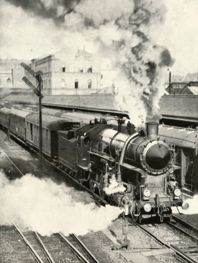 Vertrek uit Boedapest. Een sneltrein vertrekt van het Centraal Station door Unbekannt