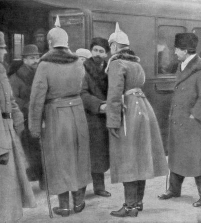 Leon Trotski arriveert voor vredesonderhandelingen met de Duitsers, Brest-Litovsk, 7 januari 1918 door Unbekannt
