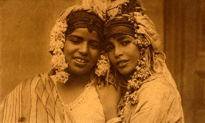Les amies, ca. 1918-1939 door Unbekannt
