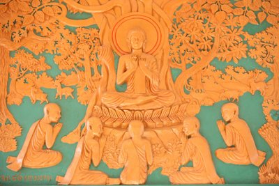 Leven van Boeddha. Boeddha met zijn 5 discipelen in Benares Phnom Penh Cambodja door Unbekannt