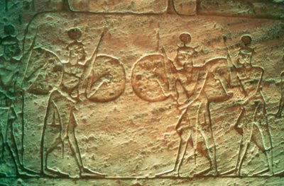 Kalkstenen reliëf met Hettitische soldaten, Tempel van Abu Simbel, Egypte, 14e-13e eeuw v.Chr. door Unbekannt