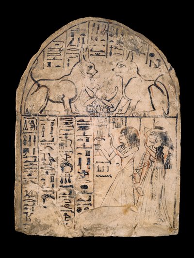 Kalkstenen stèle die de aanbidding van de goddelijke katten van Re en Atum afbeeldt, XIXe Dynastie ca. 1292-ca. 1190 door Unbekannt