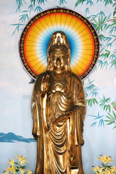 Linh Ung boeddhistische pagode. Quan Am bodhisattva van mededogen of godin van genade. Gebaar van bescherming (Abhay). Danang. Vietnam door Unbekannt