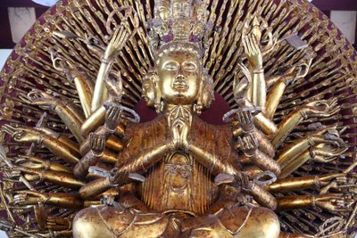 Duizendarmige Avalokitesvara, de Bodhisattva van Mededogen. Standbeeld. Danang. Vietnam door Unbekannt