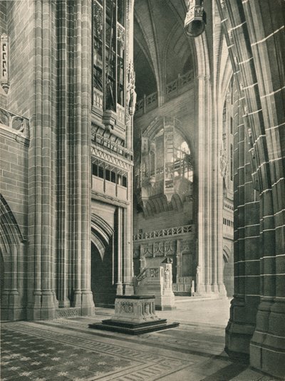 Liverpool Cathedral: Algemeen uitzicht vanaf Memorial Transept. Architect, Sir G. Gilbert Scott, 1924 door Unbekannt