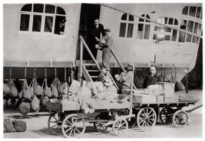 Voorzieningen laden, Zeppelin LZ 127 Graf Zeppelin, 1933 door Unbekannt