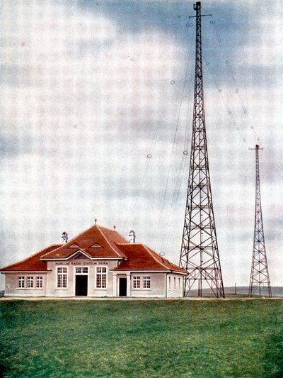 Lange golf zendermasten bij een Marconi radiostation in Bern, Zwitserland, ca. 1925 door Unbekannt