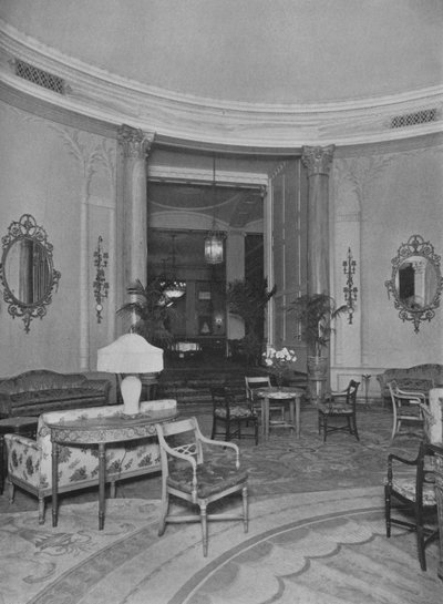 Kijkend vanuit de Oval Palm Room naar de Main Dining Room, Roosevelt Hotel, New York City door Unbekannt