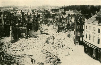 Louvain na het Duitse bombardement: een deel van de verwoeste stad, ca. 1914, ca. 1920 door Unbekannt
