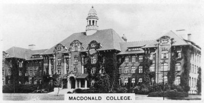 MacDonald College, Montreal, Canada, ca. jaren 1920 door Unbekannt