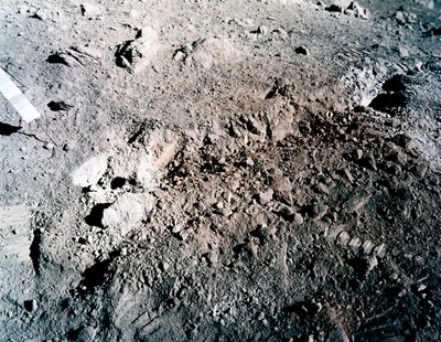 Bemande ruimtevlucht, VS, Apollo 17 Oranje grond op de maan door Unbekannt