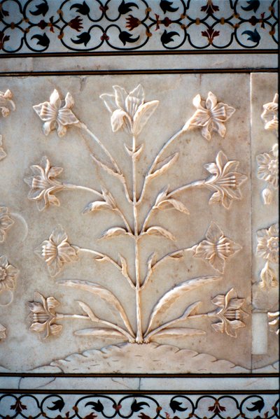 Marmeren snijwerk van gestileerde lelie, Taj Mahal, Agra, India, 17e eeuw door Unbekannt