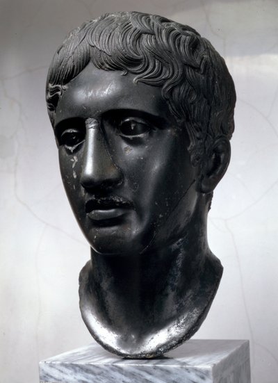 Marmeren hoofd van Doryphoros Romeinse kopie naar origineel van Polykleitos, ca. 450-440 v.Chr. door Unbekannt