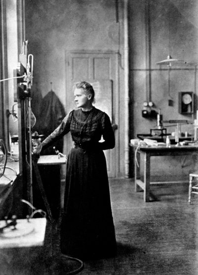 Marie Curie, Pools-gebore Franse natuurkundige in haar laboratorium door Unbekannt