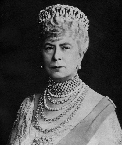 Mary van Teck, koningin-gemalin van George V van het Verenigd Koninkrijk, ca. 1936 door Unbekannt