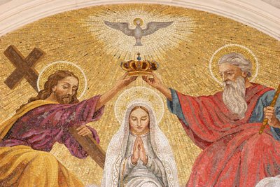 Kroning van Maria. Basiliek van Fatima door Unbekannt
