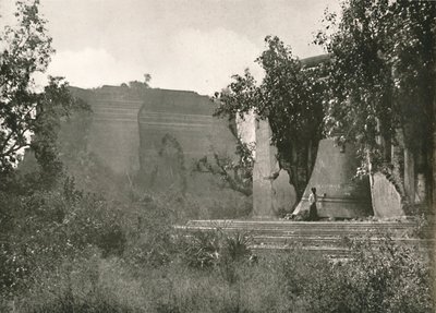 Meingoon Pagoda en Grote Bel, 1900 door Unbekannt