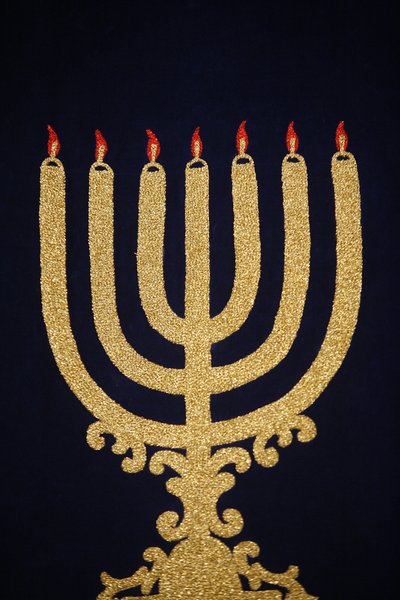 Menorah in Stadttempel synagoge, Wenen, Oostenrijk door Unbekannt