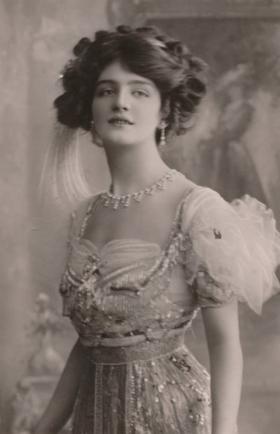 Miss Lily Elsie, 1886-1962, De Vrolijke Weduwe, c1930 door Unbekannt