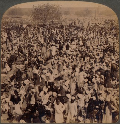 Mohammedanen op vastendag buiten de Jumma-moskee, kijkend naar het zuiden, Delhi, India, 1903 door Unbekannt