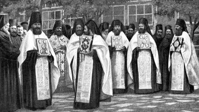 Monniken van de Griekse kerk die delen van de liturgie dragen, Griekenland, 1922 door Unbekannt