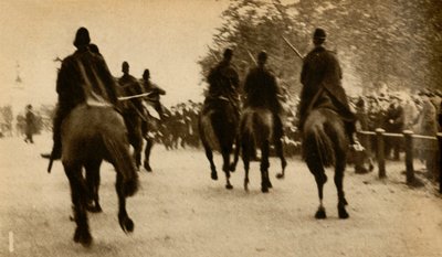 Bereden politie die betogers met knuppels chargeert, Means Test-protesten, Hyde Park, Londen, 1932-1933 door Unbekannt