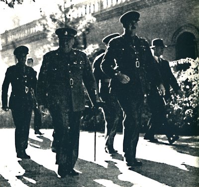 Mr. Churchill bezoekt Teheran, Perzië, 1 december 1943 door Unbekannt