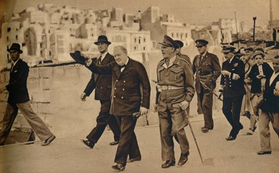 Mr. Churchill bezocht Malta, waar hij te zien is met veldmaarschalk Lord Gort, 1943-1944 door Unbekannt