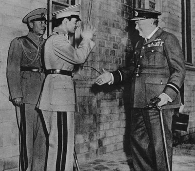Mr. Churchill wordt begroet door de Sjah van Perzië, 1943 door Unbekannt