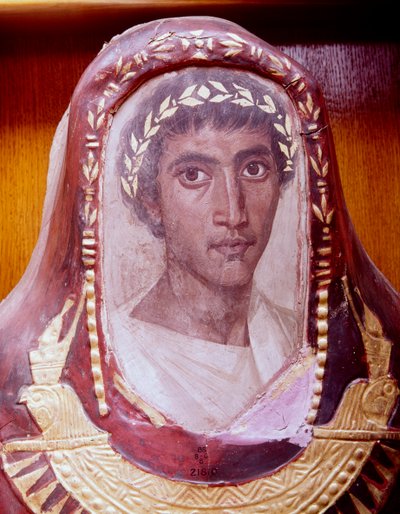 Mummiekist en portret van Artemidorus, uit Hawara, Egypte, Romeinse Periode door Unbekannt