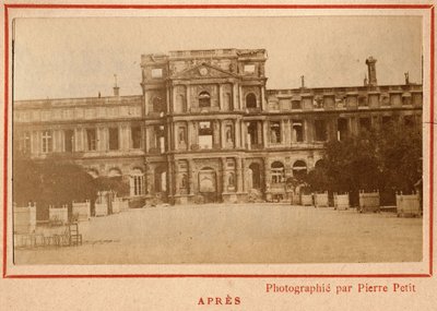 Gemeente van Parijs (1871): uitzicht op het Palais des Tuileries in Parijs na de brand van mei 1871 door Unbekannt