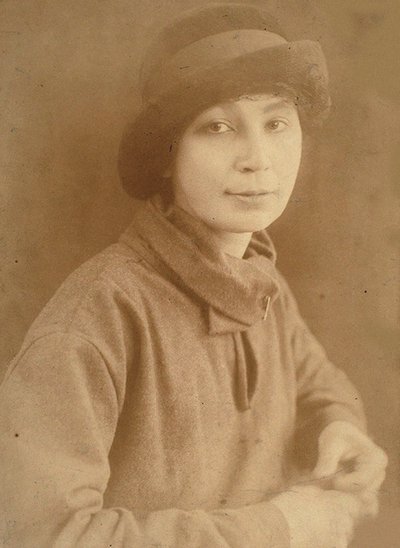 Natalia Sergejevna Goncharova 1881-1962 in Parijs, 1917 door Unbekannt