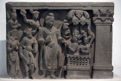 Nationaal museum van India, Delhi. Boeddha met Naga-Kalika. Gandhara, 2e eeuw n.Chr., Steen. Uitgeleend door Mayo College museum, Ajmer. India. door Unbekannt