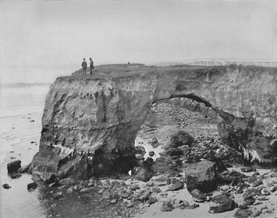 Natuurlijke Brug aan de Kust bij Santa Cruz, Californië, ca. 1897 door Unbekannt