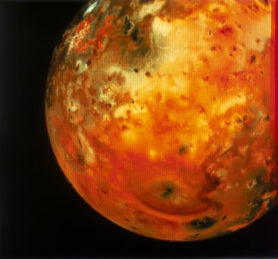 Bijna volledig zicht op Io, een van de manen van Jupiter, 1979 door Unbekannt