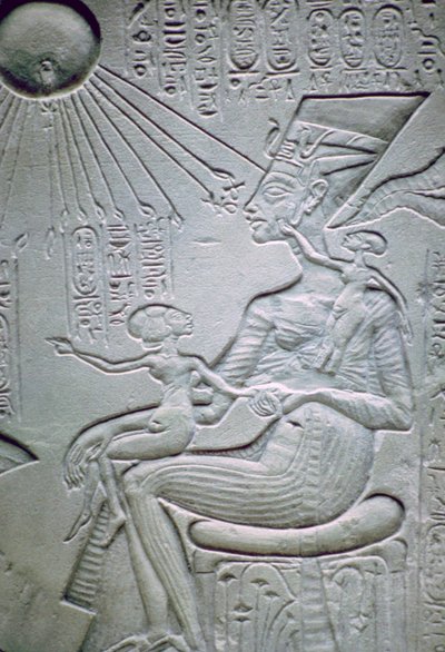 Nefertiti en twee van haar dochters door Unbekannt