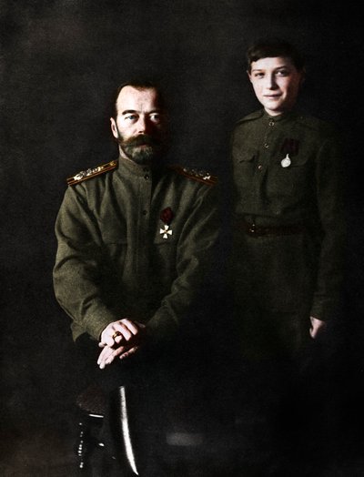 Nicholas II, Tsaar van Rusland en zijn zoon, Alexei, in militair uniform, 1915 door Unbekannt