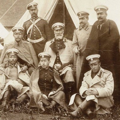 Nikolai Nikolaevich, prins Odoevsky-Maslov in het midden met de officieren van de Life Guard Cava door Unbekannt