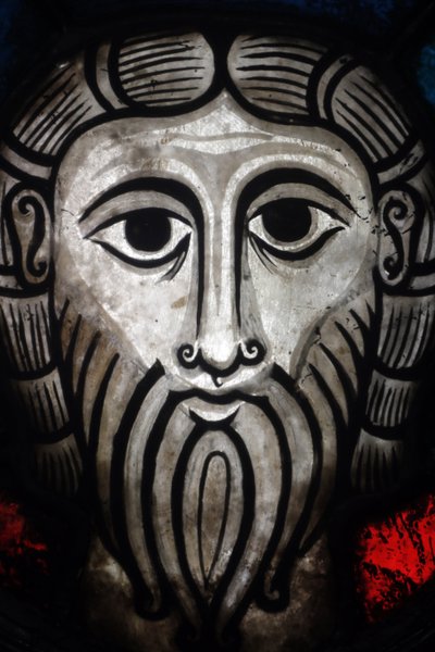 Oeuvre Notre-Dame Museum. Romaans glas-in-loodraam Hoofd van Christus uit Wissembourg (11e of 12e eeuw). door Unbekannt