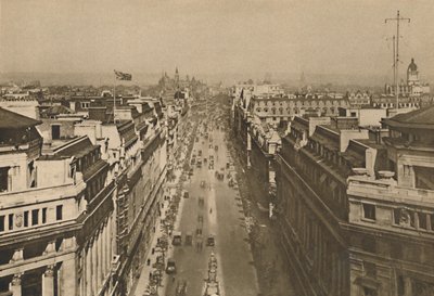 Op Het Dak van Bush House, Kijken Vanaf Kingsway Naar De Noordelijke Hoogten, c1935 door Unbekannt