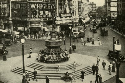 Een van Londens meest geliefde standbeelden is dat van Eros dat de fontein op Piccadilly Circus bekroont door Unbekannt