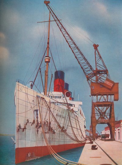 Een van de meest populaire trans-Atlantische lijnschepen, de Mauretania in Southampton, 1937 door Unbekannt