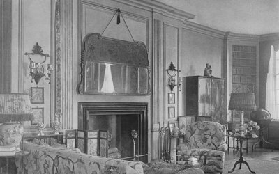 Een kant van de salon, huis van mevrouw WK Vanderbilt, New York, 1924 door Unbekannt