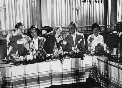 Opening van een restaurant door populaire Franse zangers, Parijs, september 1941 door Unbekannt