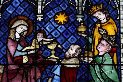 Onze-Lieve-Vrouwekathedraal van Straatsburg. Glas-in-loodraam. De geboorte. Aanbidding der wijzen. 14e eeuw. Straatsburg, Frankrijk door Unbekannt