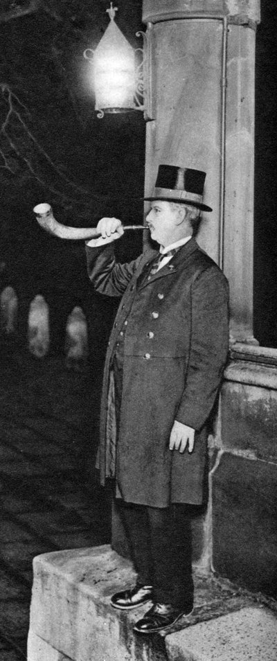 Panyer-man die een zilveren gemonteerde os-hoorn blaast, Middle Temple Hall, Londen door Unbekannt